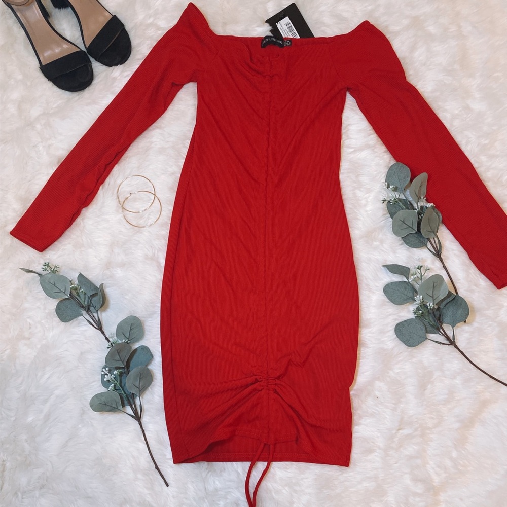 Red ribbed longed sleeve bodycon dress